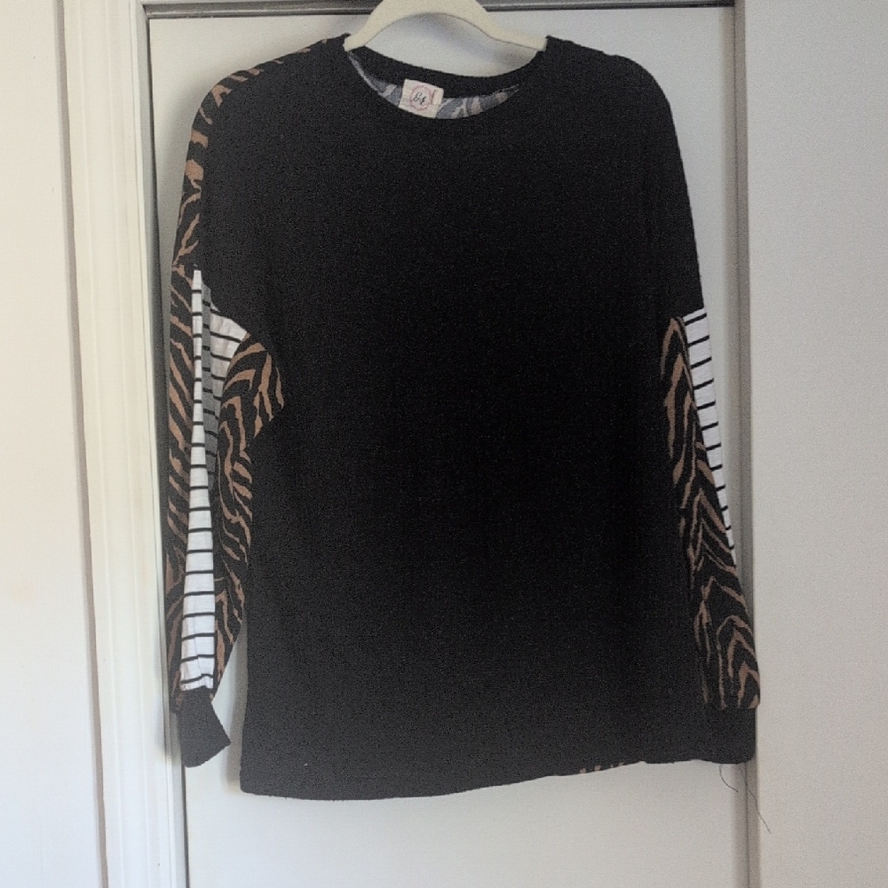 Grace & Emma Black Sweater with Animal Print Sleeves Size Large